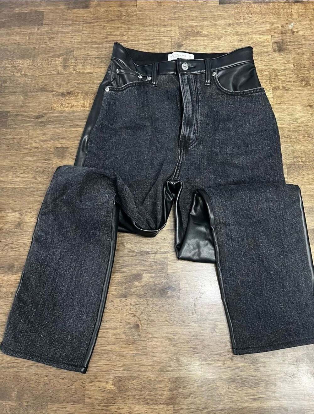 Abercrombie & Fitch 90s Straight Ultra High Rise Vegan Leather Pants Black 26 2R